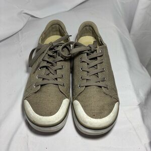 Keen Elsa III sneakers light khaki  8.5 W